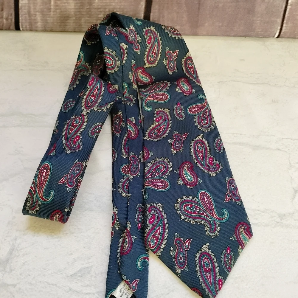 Johnny Carson Vintage Silk Tie Necktie Blue Red Small Paisley Formal Business